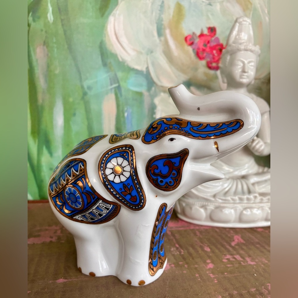 Mlesna porcelain elephant tea caddy, originally made in Sri Lanka with Noritake